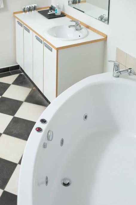 Large & Bright 3Br Apartment W Whirlpool Near Metro Kopenhagen Buitenkant foto